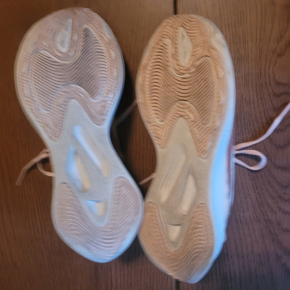 Nike Women's Pink Zoom Gravity Running Shoes - Picture 7 of 8